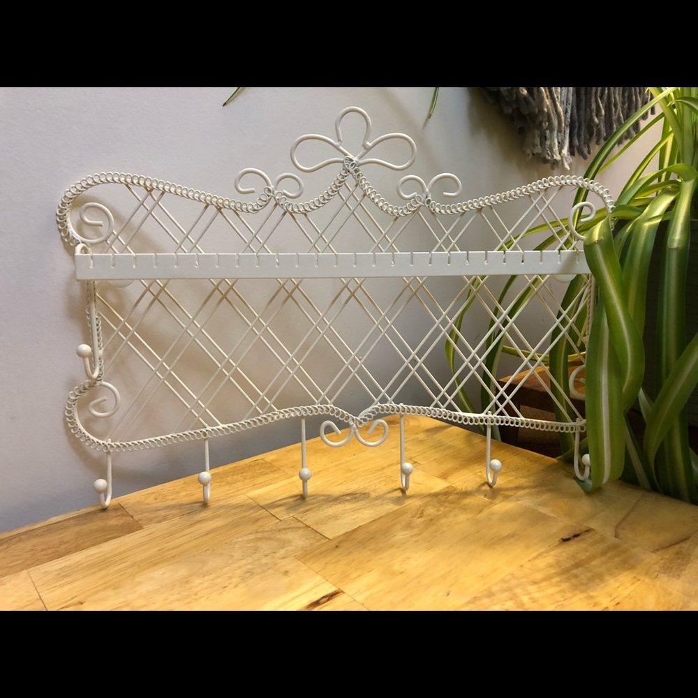 Cream coloured metal hanging jewelry organizer